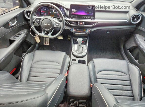 3KPF54AD6PE575225 2023 KIA FORTE Black Widok deski rozdzielczej