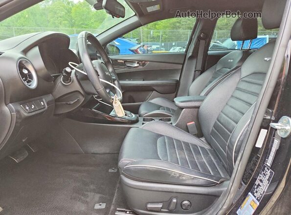 3KPF54AD6PE575225 2023 KIA FORTE Black Widok wnętrza z przodu