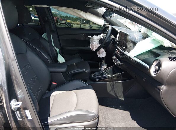 3KPF54AD6PE633480 2023 KIA FORTE Gray Vista interior delantera