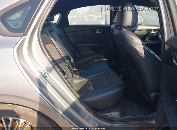 3KPF54AD6PE658038 2023 KIA FORTE Gray Widok naklejki z numerem VIN