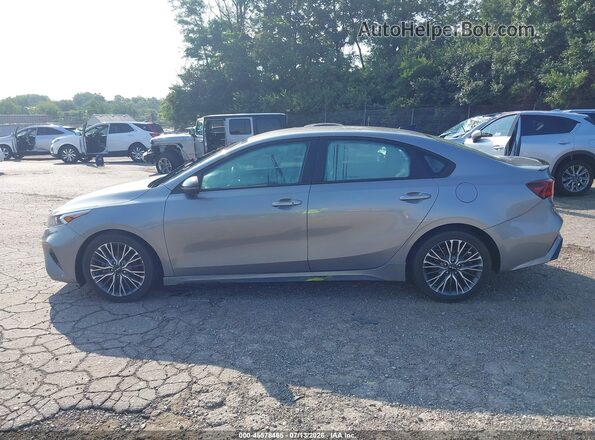 3KPF54AD6PE658038 2023 KIA FORTE Gray Widok wnętrza z tyłu