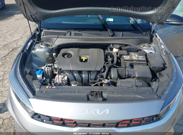 3KPF54AD6PE658038 2023 KIA FORTE Gray Widok z tyłu