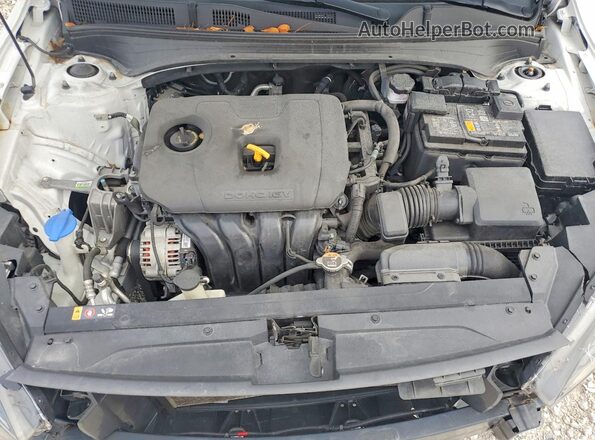 3KPF54AD7NE491346 2022 KIA FORTE White Вид задньої частини салону