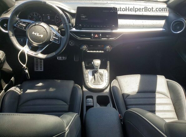 3KPF54AD7PE522209 2023 KIA FORTE White Առջևի վահանակի տեսք