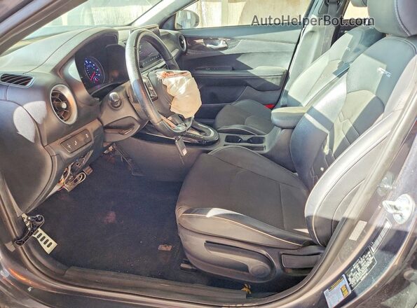 3KPF54AD7PE606613 2023 KIA FORTE Gray Widok wnętrza z przodu