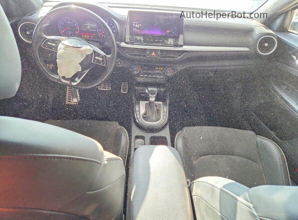 3KPF54AD7PE606613 2023 KIA FORTE Gray Widok deski rozdzielczej