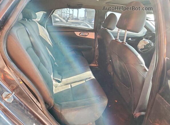 3KPF54AD7PE606613 2023 KIA FORTE Gray Widok tylnych siedzeń