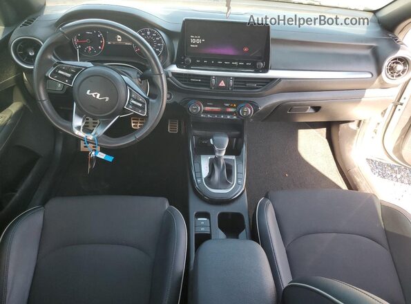 3KPF54AD7RE701692 2024 KIA FORTE White Առջևի վահանակի տեսք