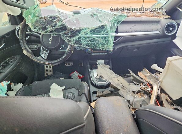 3KPF54AD7RE714958 2024 KIA FORTE Белый Вид панели приборов