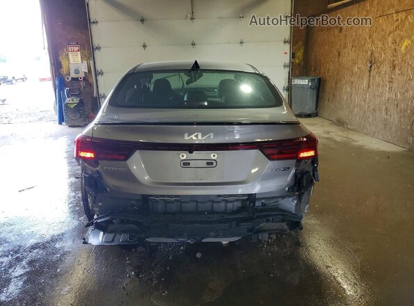 3KPF54AD7RE720968 2024 KIA FORTE Silver Widok z tyłu