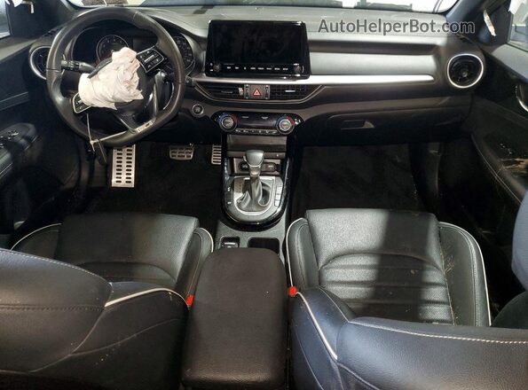 3KPF54AD7RE720968 2024 KIA FORTE Silver Widok deski rozdzielczej