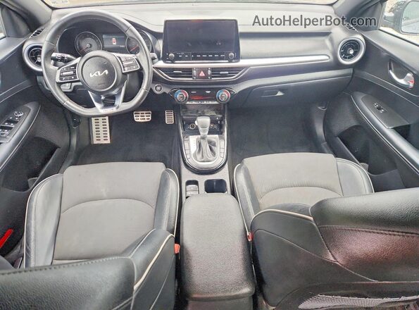 3KPF54AD7RE781916 2024 KIA FORTE Gray Vista del salpicadero