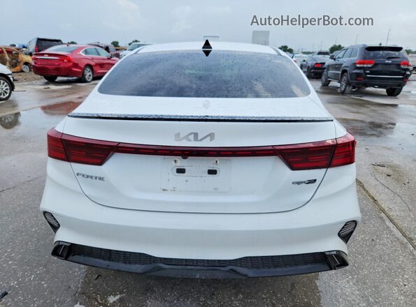 3KPF54AD7RE790292 2024 KIA FORTE White უკანა ხედი