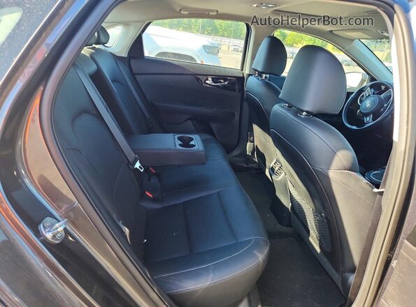 3KPF54AD8ME414435 2021 KIA FORTE Gray Rear seats view