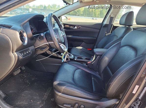 3KPF54AD8ME414435 2021 KIA FORTE Gray Front interior view