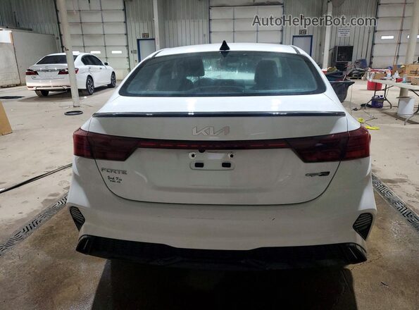 3KPF54AD8PE524003 2023 KIA FORTE White Вид ззаду
