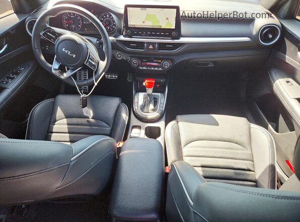 3KPF54AD8PE559060 2023 KIA FORTE Gray Widok deski rozdzielczej