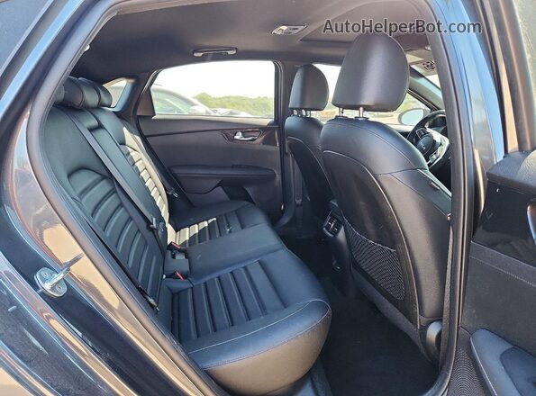 3KPF54AD8PE559060 2023 KIA FORTE Gray Widok tylnych siedzeń