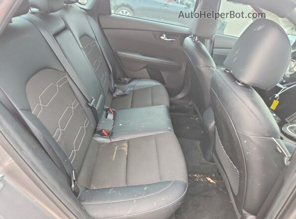 3KPF54AD8PE564341 2023 KIA FORTE Gray უკანა სავარძლების ხედი