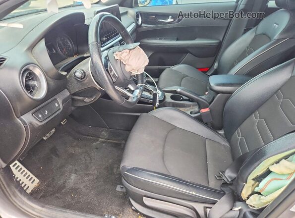3KPF54AD8PE564341 2023 KIA FORTE Gray წინა სალონის ხედი