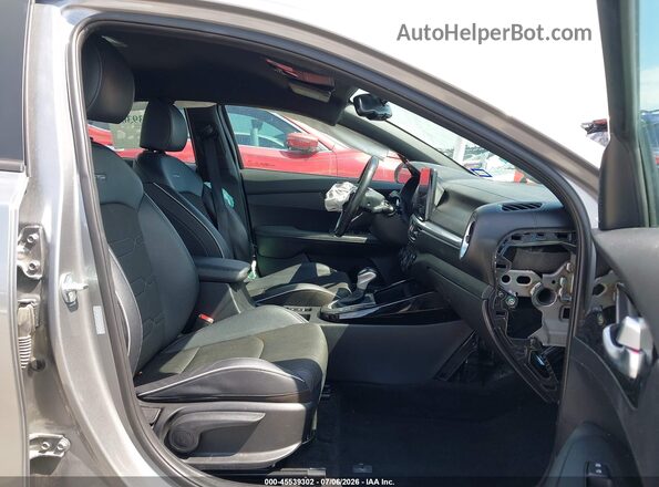 3KPF54AD8PE620309 2023 KIA FORTE Silver Vista interior delantera