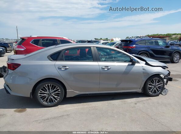 3KPF54AD8PE620309 2023 KIA FORTE Silver Vista interior trasera