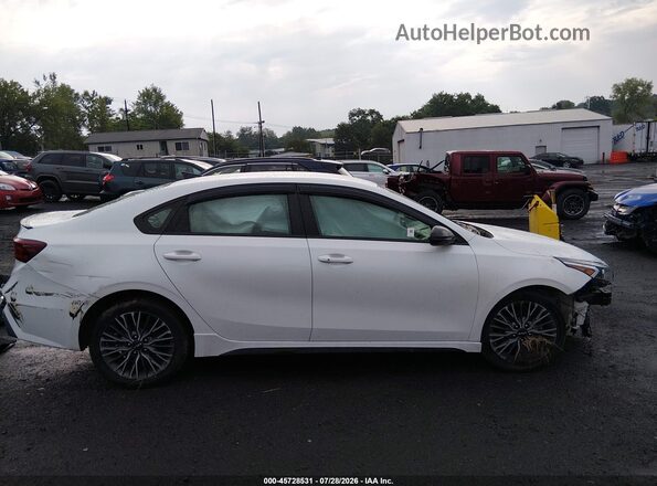 3KPF54AD8RE744650 2024 KIA FORTE Белый Вид задней части салона