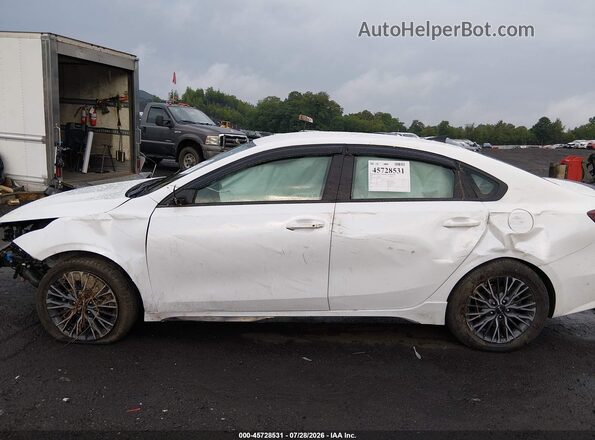 3KPF54AD8RE744650 2024 KIA FORTE Белый Панорамный вид салона 360°
