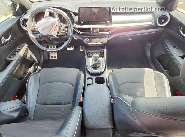 3KPF54AD9PE524995 2023 KIA FORTE Серый Вид панели приборов