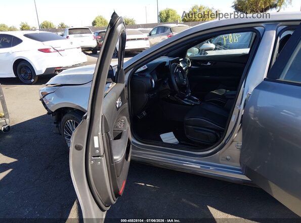 3KPF54AD9PE659460 2023 KIA FORTE Silver Вид салону спереду