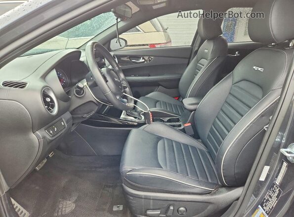 3KPF54AD9PE663346 2023 KIA FORTE Gray წინა სალონის ხედი