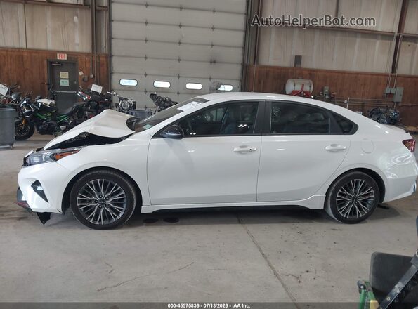 3KPF54AD9PE667333 2023 KIA FORTE White სალონის 360-გრადუსიანი ხედი
