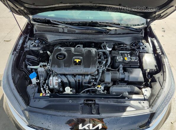 3KPF54AD9RE759335 2024 KIA FORTE Черный Вид задней части салона