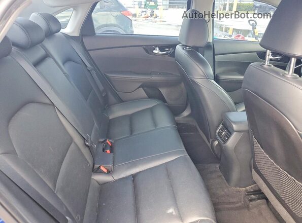 3KPF54ADXME322131 2021 KIA FORTE Blue Vista de los asientos traseros