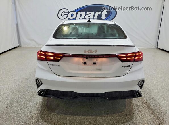 3KPF54ADXNE471995 2022 KIA FORTE White Вид ззаду