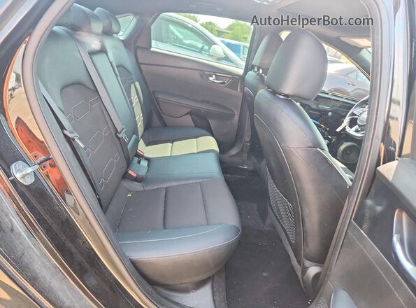 3KPF54ADXPE557553 2023 KIA FORTE Black Widok tylnych siedzeń