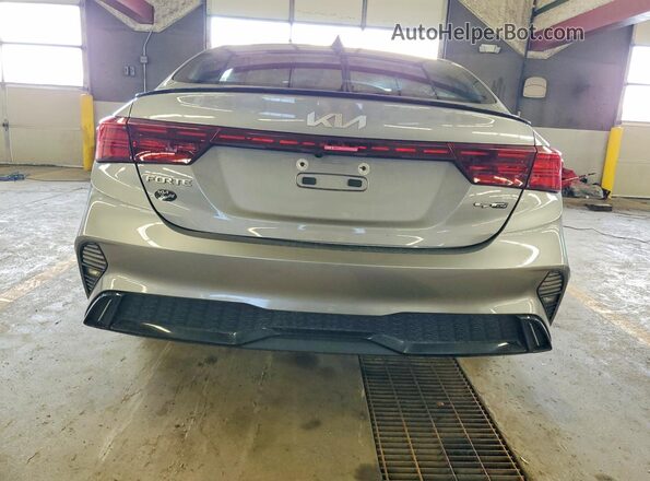 3KPF54ADXPE568908 2023 KIA FORTE Silver უკანა ხედი