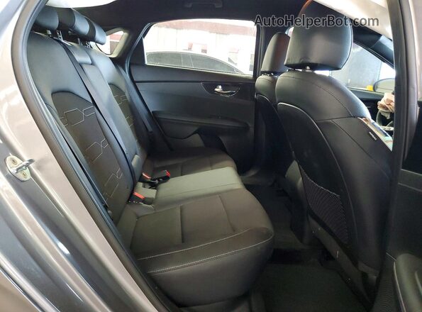 3KPF54ADXPE568908 2023 KIA FORTE Silver უკანა სავარძლების ხედი