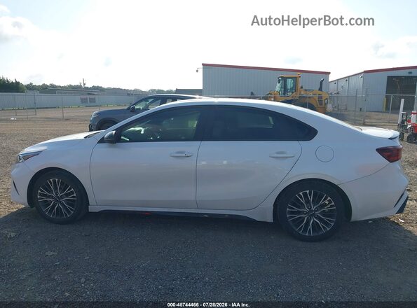 3KPF54ADXPE619971 2023 KIA FORTE White Սալոնի 360 աստիճան տեսք