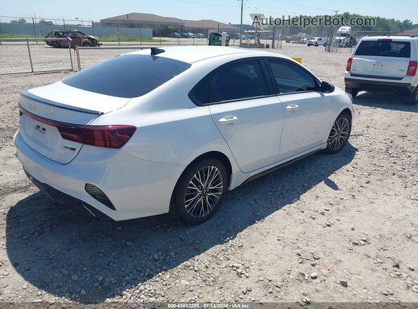 3KPF54ADXRE728868 2024 KIA FORTE White Trasero derecho