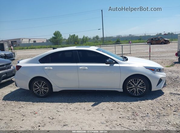 3KPF54ADXRE728868 2024 KIA FORTE White Vista interior trasera