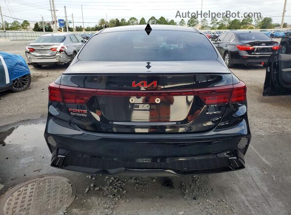 3KPF54ADXRE775317 2024 KIA FORTE Black Հետևի տեսք