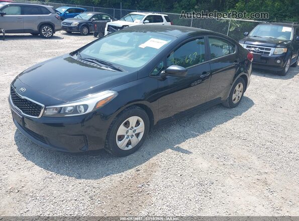 3KPFK4A70HE032716 2017 KIA FORTE Черный Передняя левая четверть