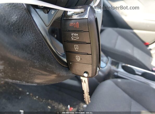 3KPFK4A70HE089353 2017 KIA FORTE Синий Вид панели приборов