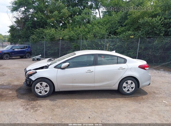 3KPFK4A70HE090678 2017 KIA FORTE Silver 360 interior view