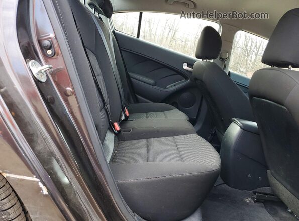 3KPFK4A70HE107057 2017 KIA FORTE Black Vista de los asientos traseros