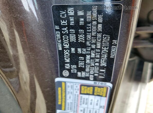 3KPFK4A70HE107057 2017 KIA FORTE Black Vista del compartimento del motor