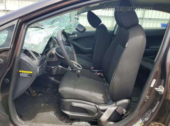 3KPFK4A70HE161314 2017 KIA FORTE Brown Front interior view