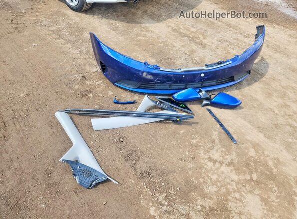 3KPFK4A70JE261970 2018 KIA FORTE Blue Vista del compartimento del motor