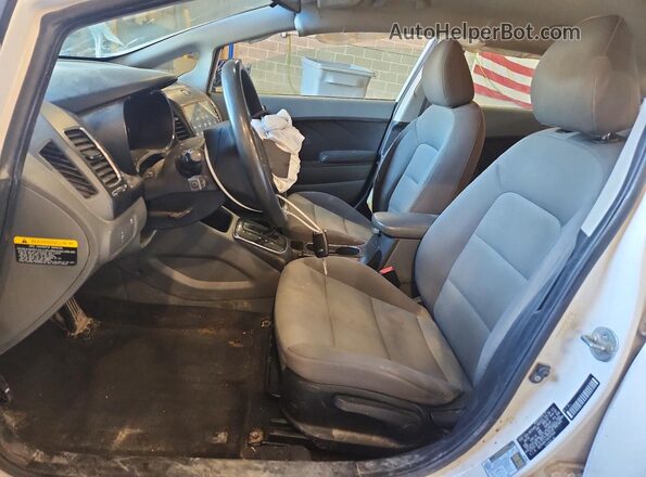 3KPFK4A71HE047435 2017 KIA FORTE White Widok wnętrza z przodu
